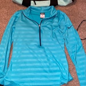 Nike pull over small